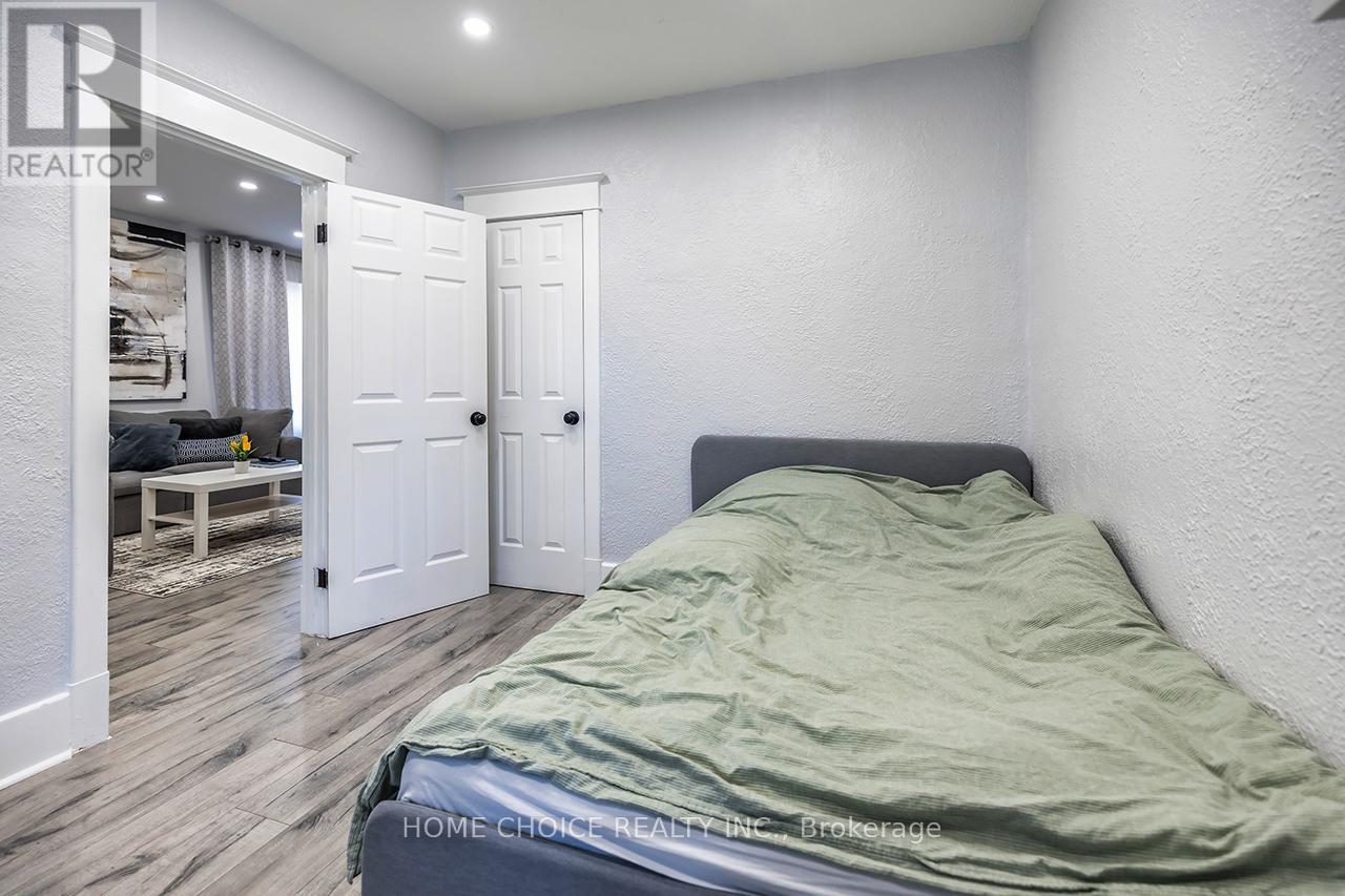 140 GLADSTONE AVENUE - 27