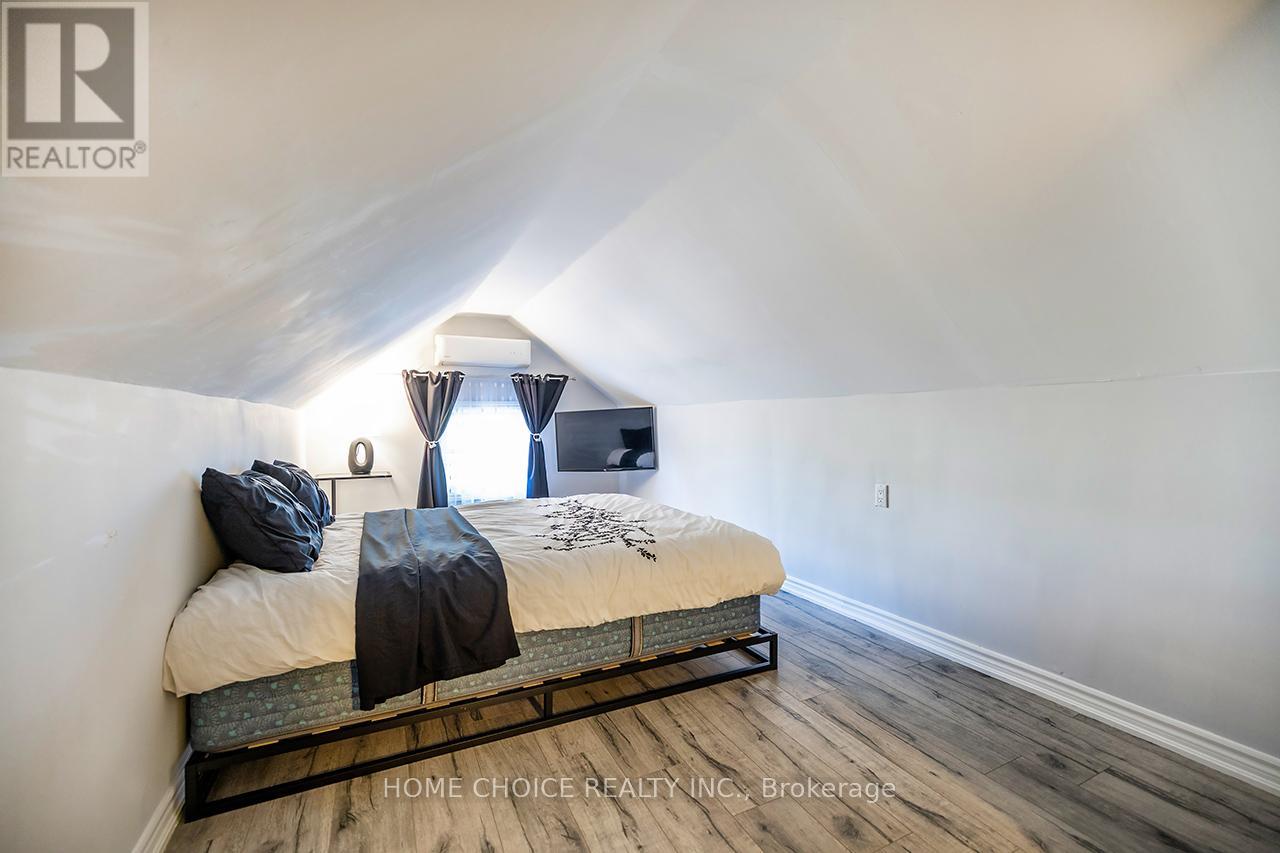 140 GLADSTONE AVENUE - 29