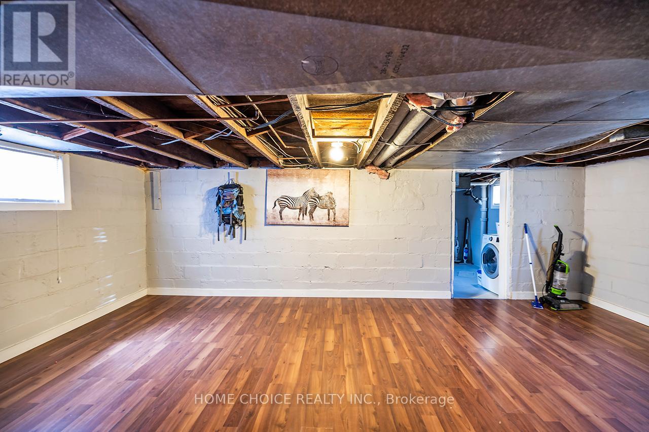 140 GLADSTONE AVENUE - 32