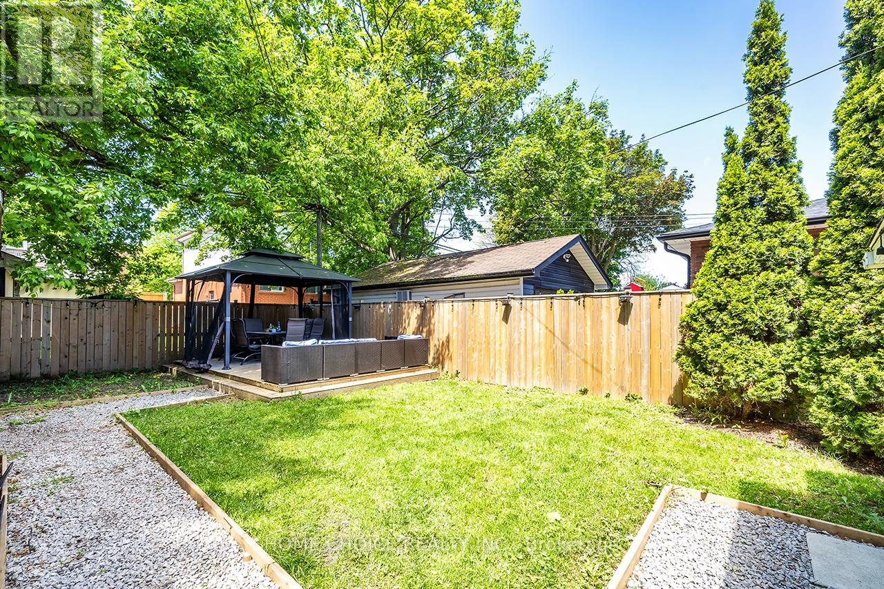 140 GLADSTONE AVENUE - 33