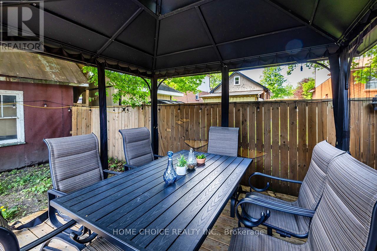 140 GLADSTONE AVENUE - 36
