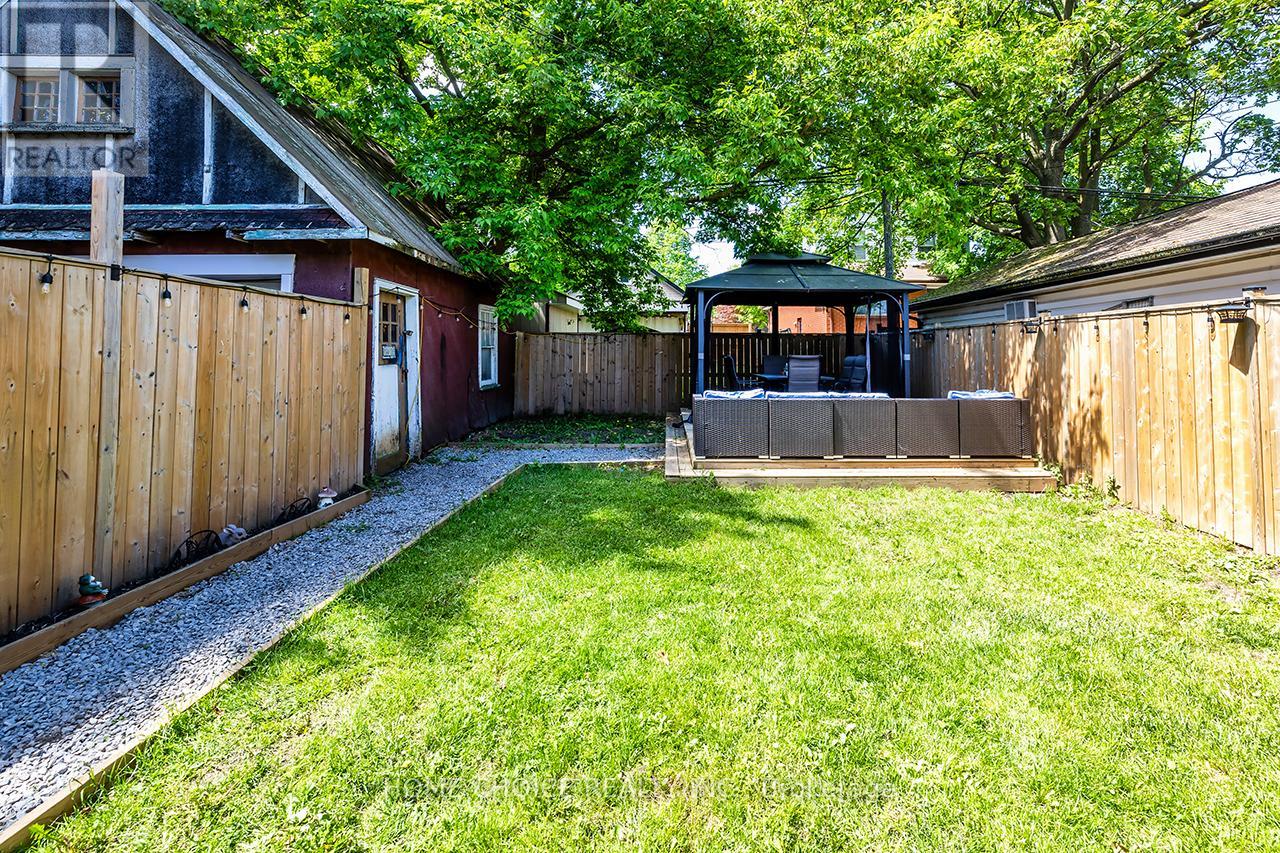 140 GLADSTONE AVENUE - 39