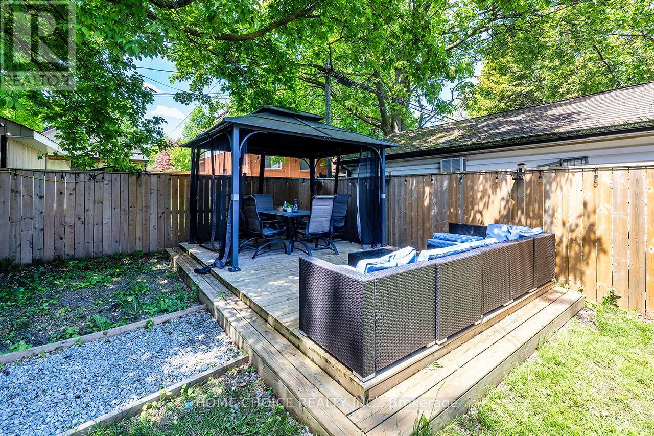 140 GLADSTONE AVENUE - 40