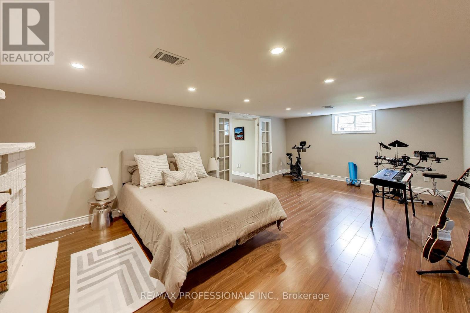 24 BEAVERBROOK AVENUE - 27