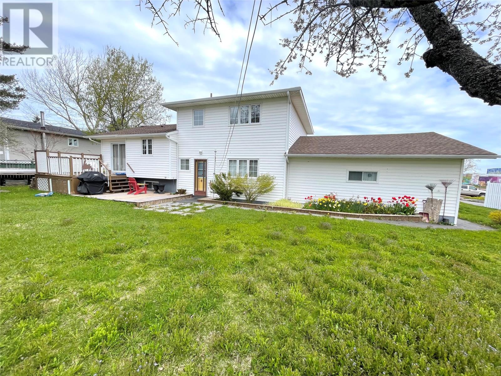 15 Adams Avenue, Botwood — photo 2