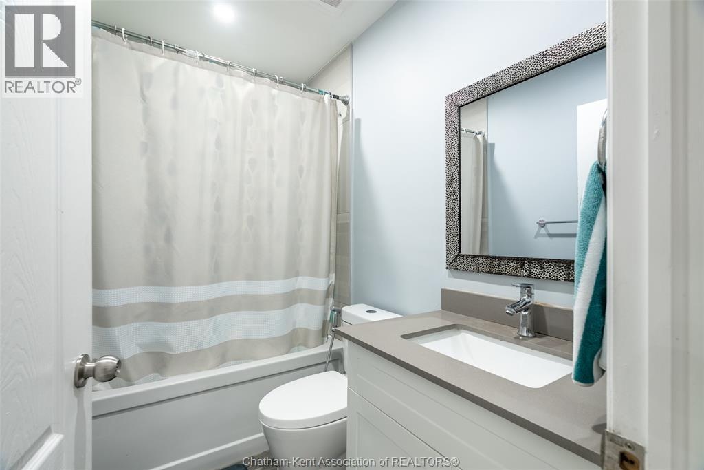 252 Wellington STREET East - Image 13