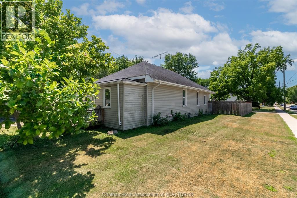 252 Wellington STREET East - 2