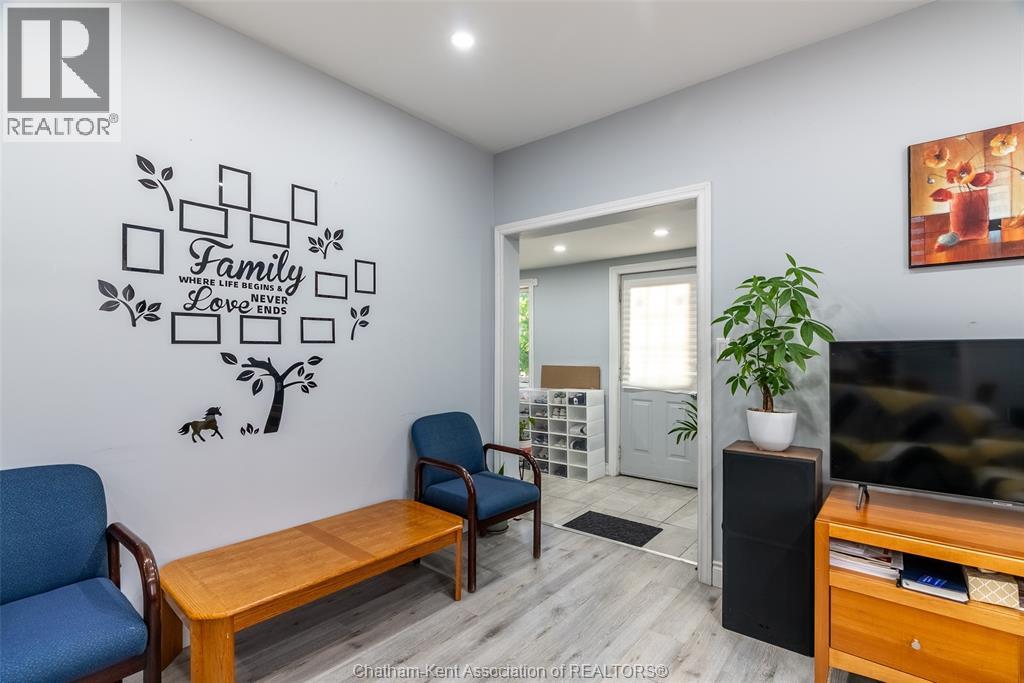 252 Wellington STREET East - 6