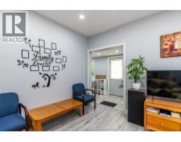 Foyer - 252 Wellington Street East, Chatham, ON N7M3P5 Photo 6