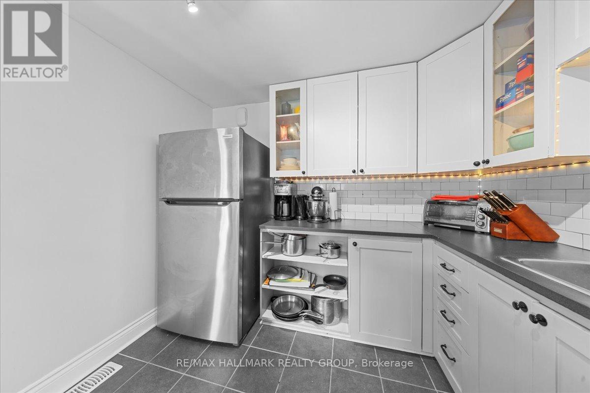 3 Bed, 2 Bath House for Sale in Ottawa – 346 GARDEN GLEN PRIVATE, Ottawa – MLS# X13632572 - Image 13