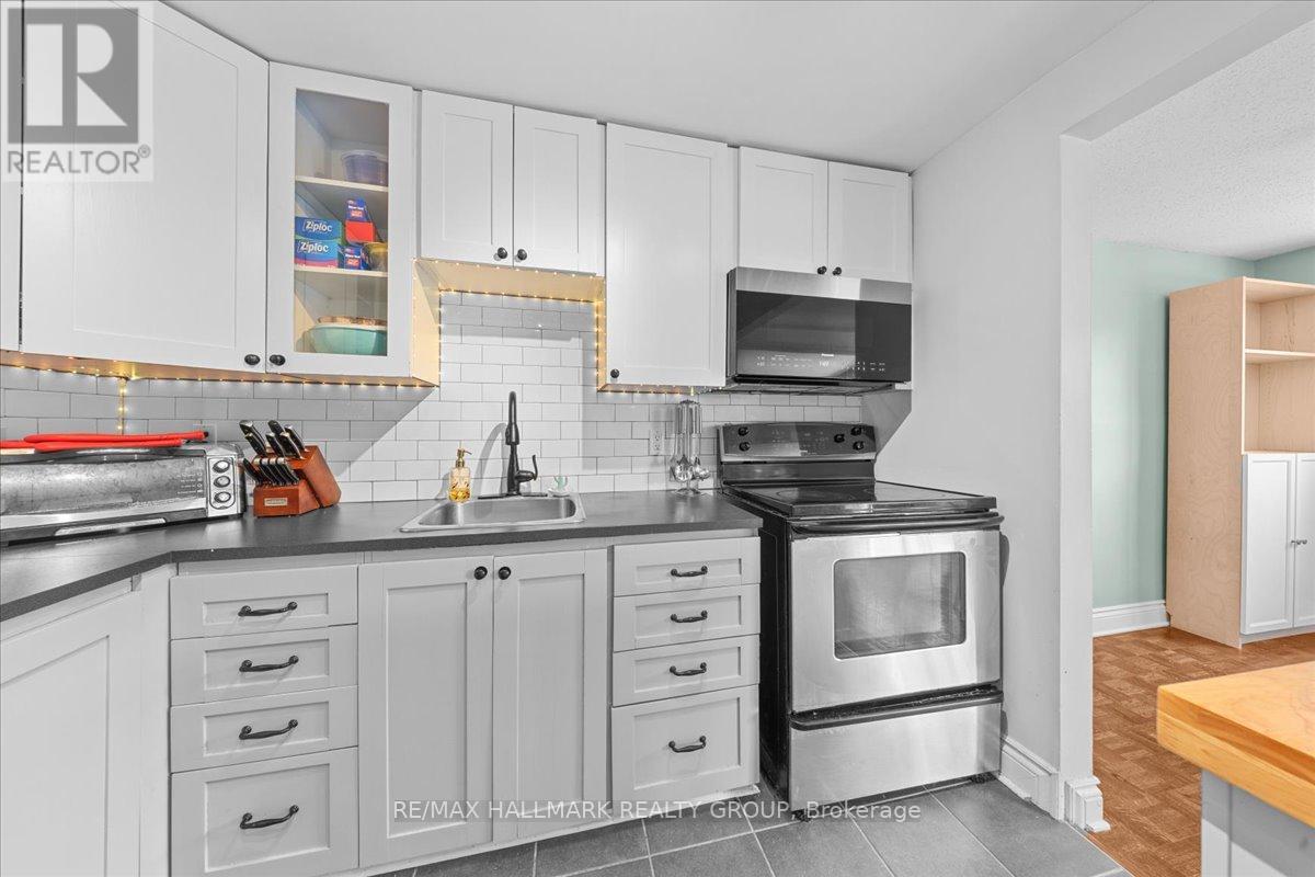 3 Bed, 2 Bath House for Sale in Ottawa – 346 GARDEN GLEN PRIVATE, Ottawa – MLS# X13632572 - Image 14