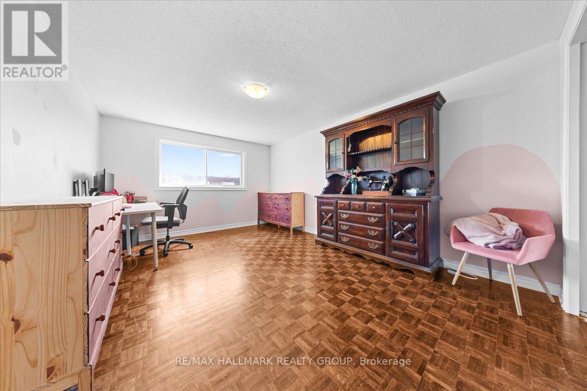 3 Bed, 2 Bath House for Sale in Ottawa – 346 GARDEN GLEN PRIVATE, Ottawa – MLS# X13632572 - Image 25