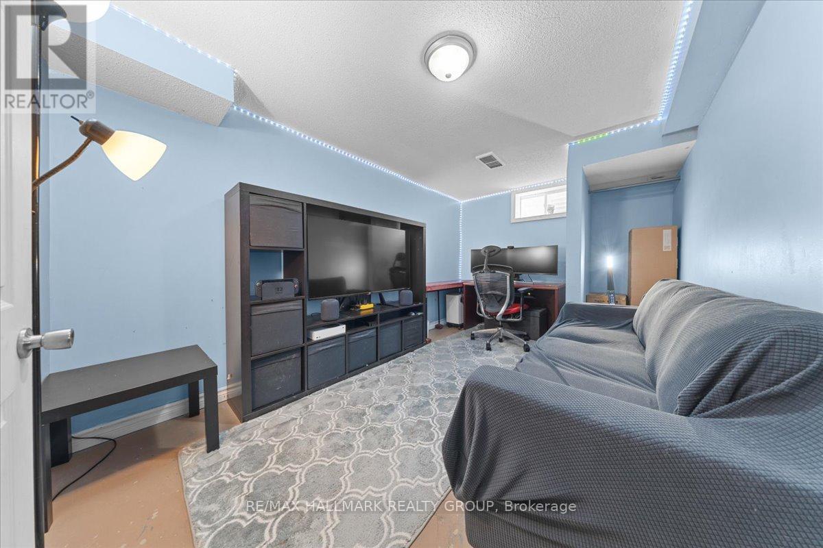 3 Bed, 2 Bath House for Sale in Ottawa – 346 GARDEN GLEN PRIVATE, Ottawa – MLS# X13632572 - Image 27