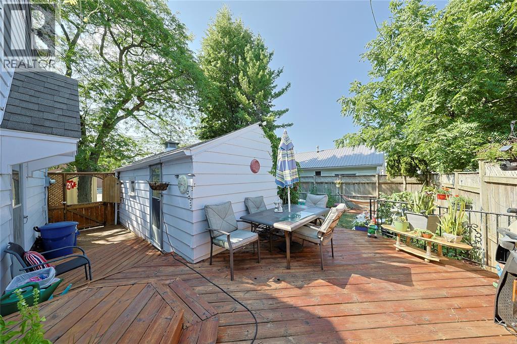 304 LORNE AVENUE - 14