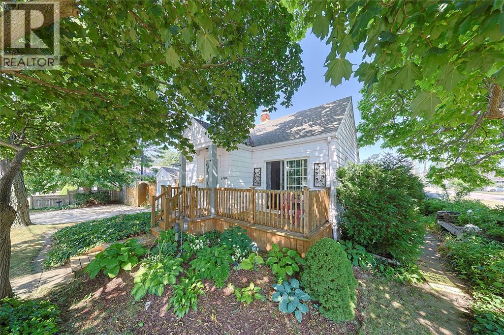 304 LORNE AVENUE - 36