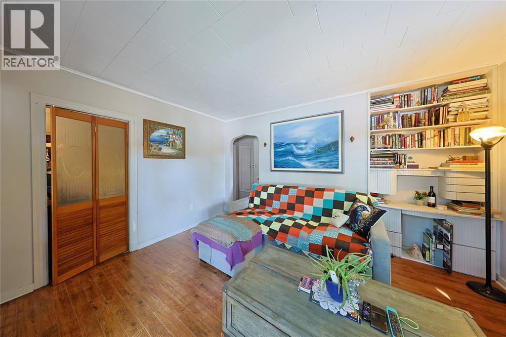 304 LORNE AVENUE - 5