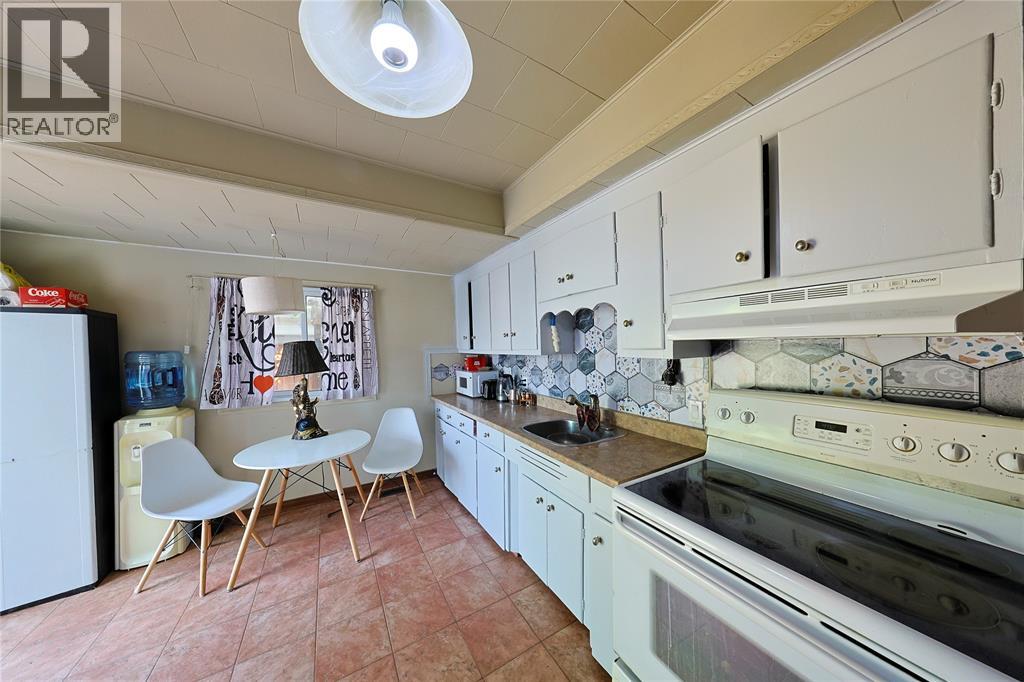 304 LORNE AVENUE - 7