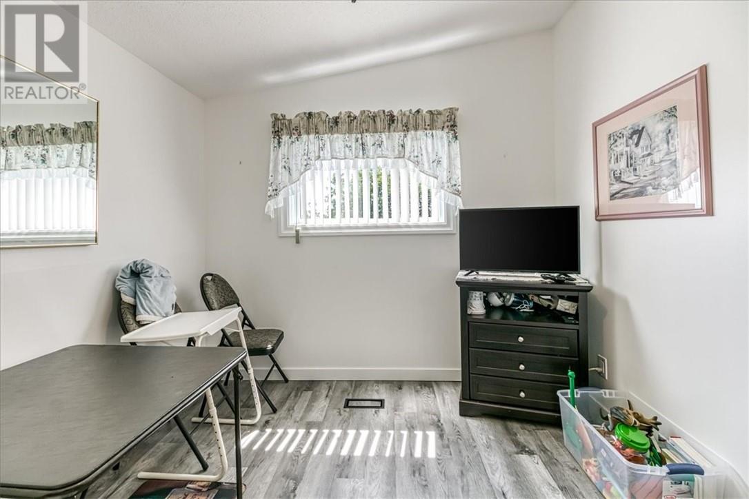 17 Elmhurst Court - 18