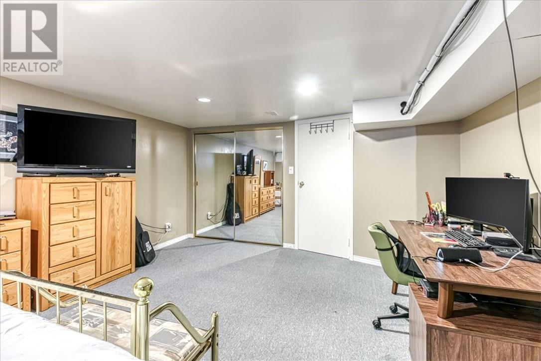 17 Elmhurst Court - 22
