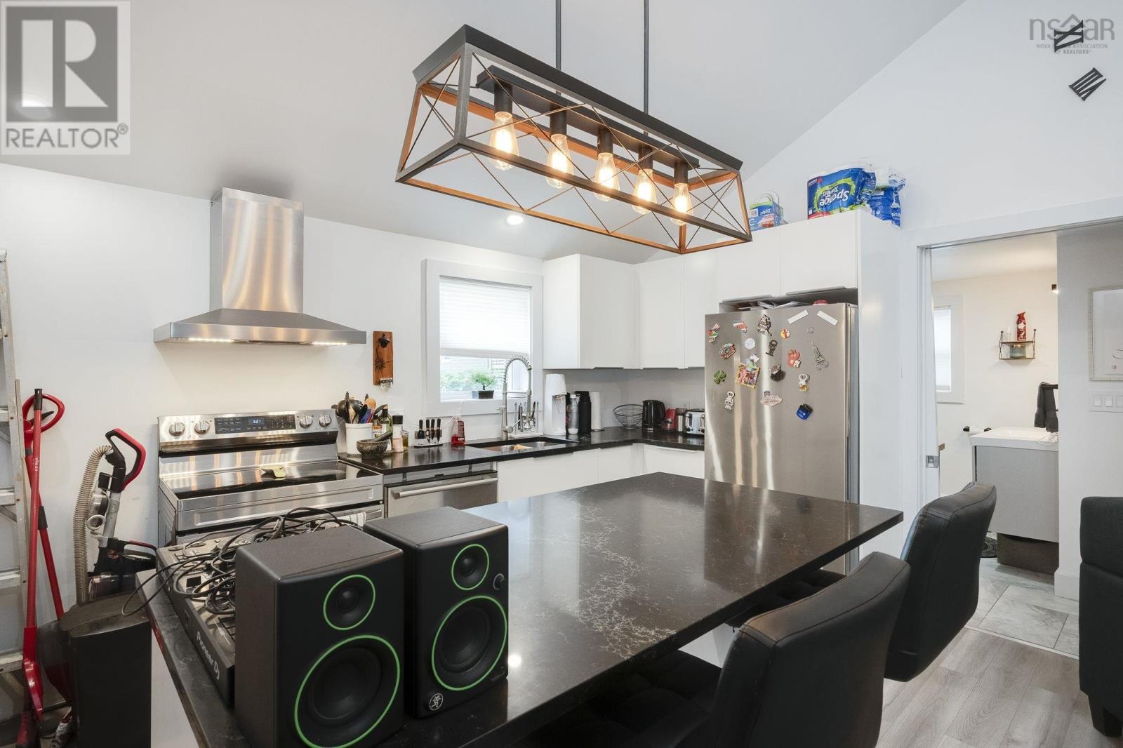 Property 36 of 51 of 118 Belcher Street