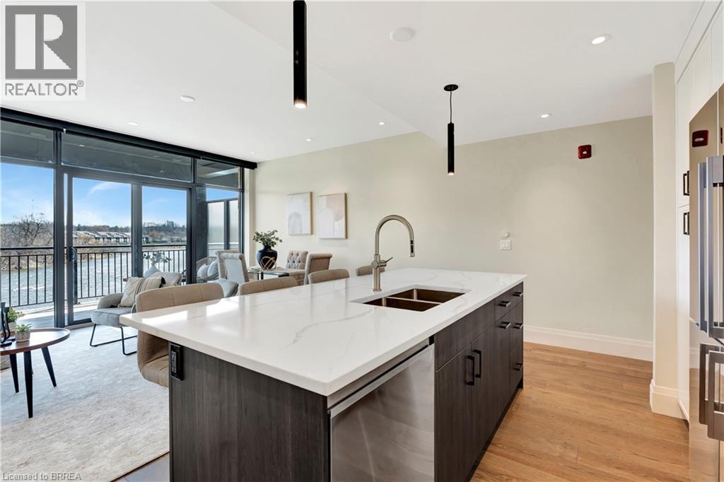 #203 7 GRAND RIVER Street N - 7