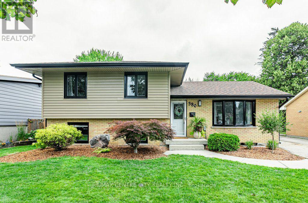 380 MAGNOLIA CRESCENT - 1