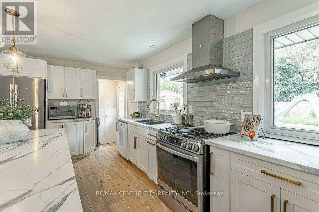 380 MAGNOLIA CRESCENT - 15