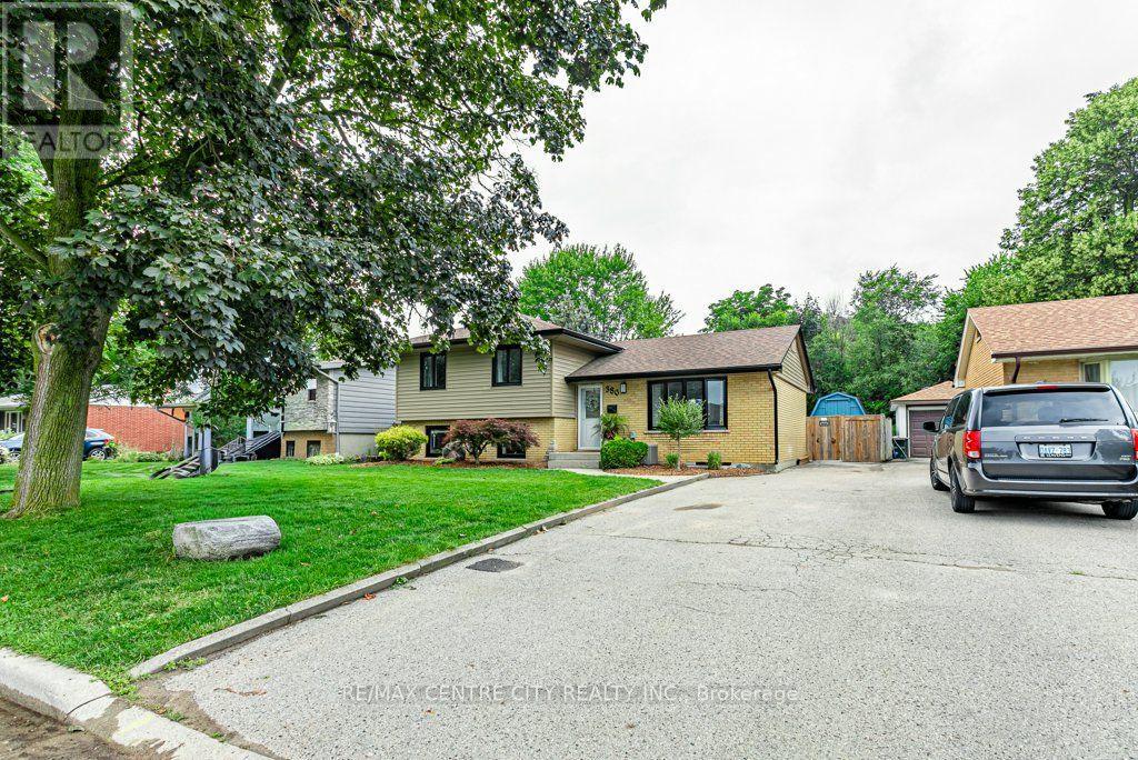 380 MAGNOLIA CRESCENT - 3