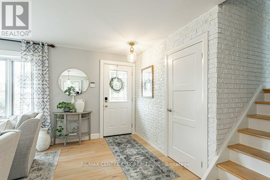 380 MAGNOLIA CRESCENT - 4