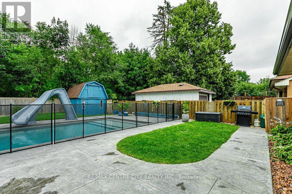 380 MAGNOLIA CRESCENT - 40