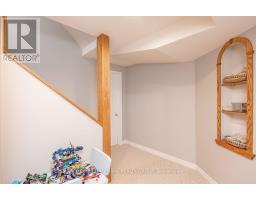 18 Hesse Crescent, Ottawa, ON K2S1E4 Photo 24