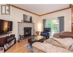 18 Hesse Crescent, Ottawa, ON K2S1E4 Photo 6