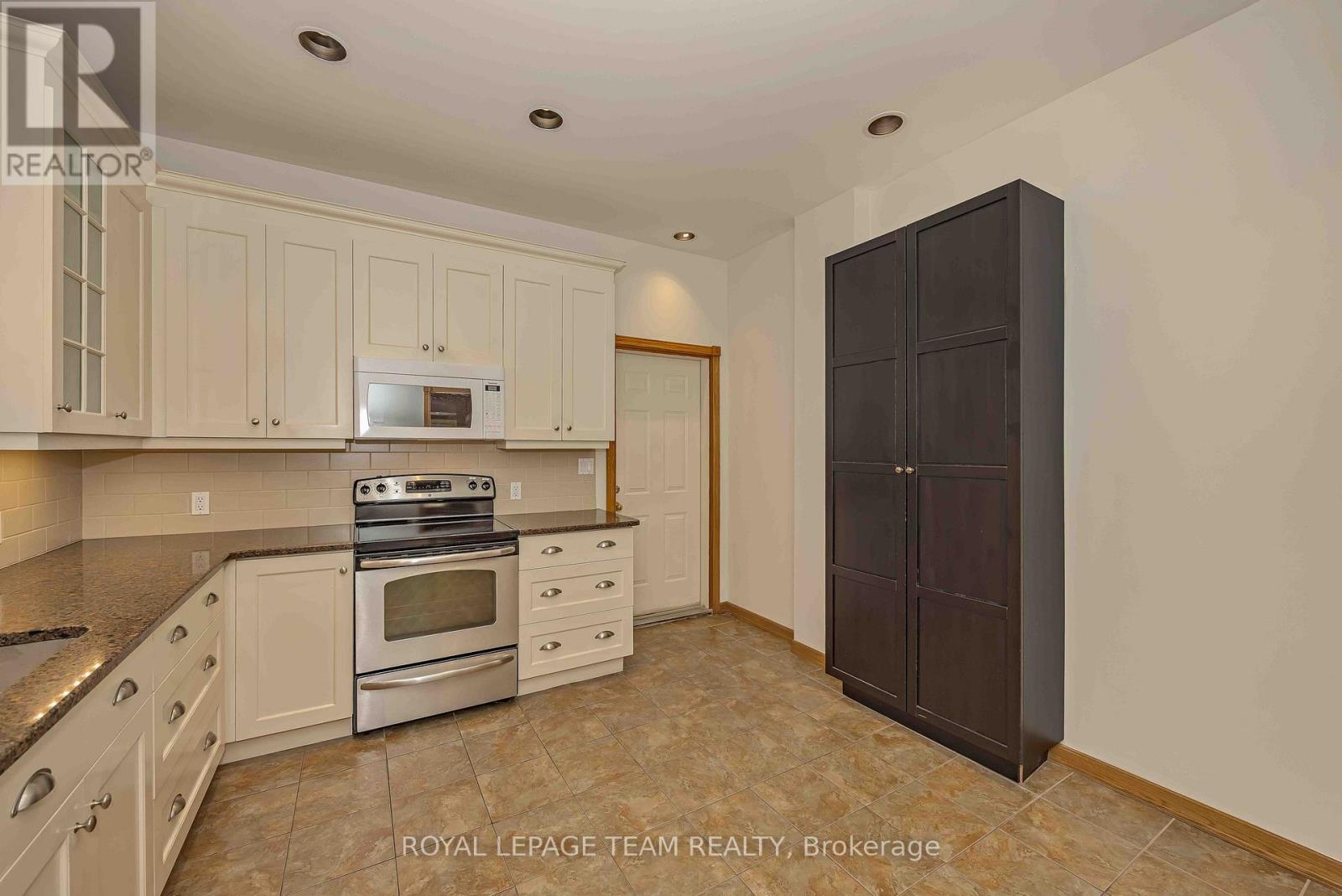 4 Bed, 2 Bath House for Sale in Ottawa – 539 GILMOUR STREET, Ottawa – MLS# X13632698 - Image 13