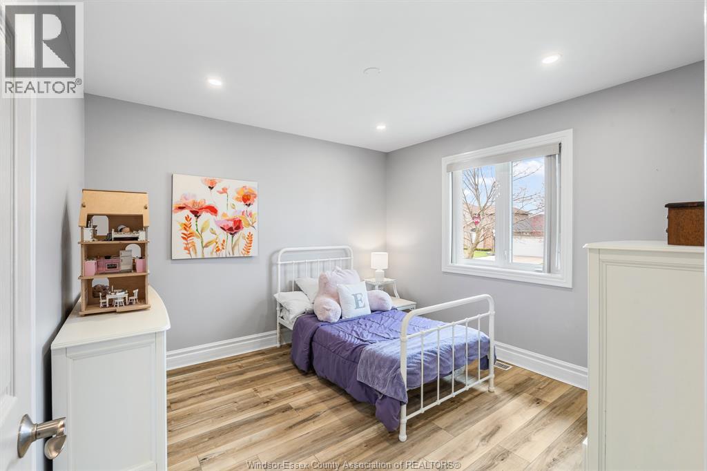 7 Beniuk COURT - 17