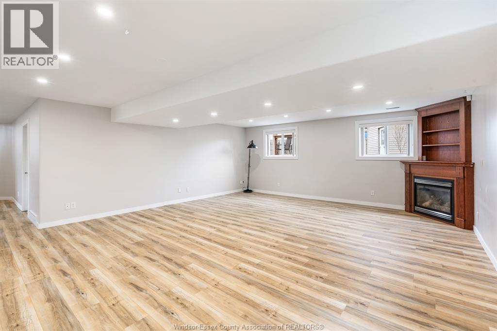 7 Beniuk COURT - 22