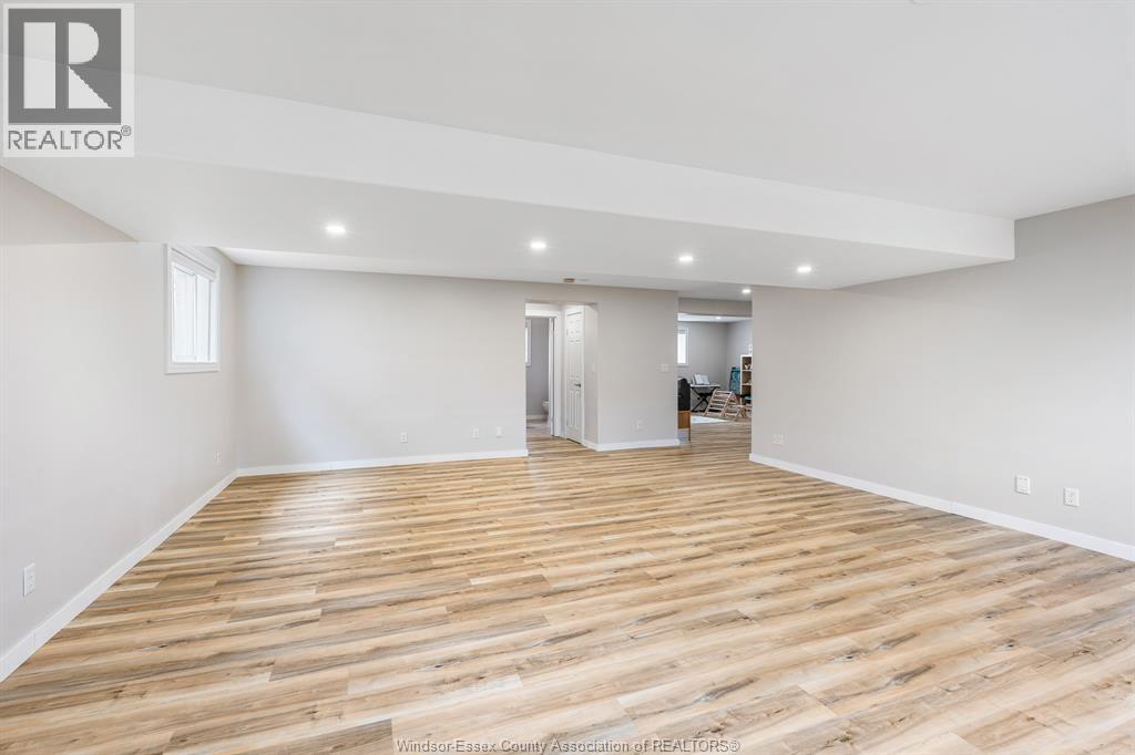 7 Beniuk COURT - 23