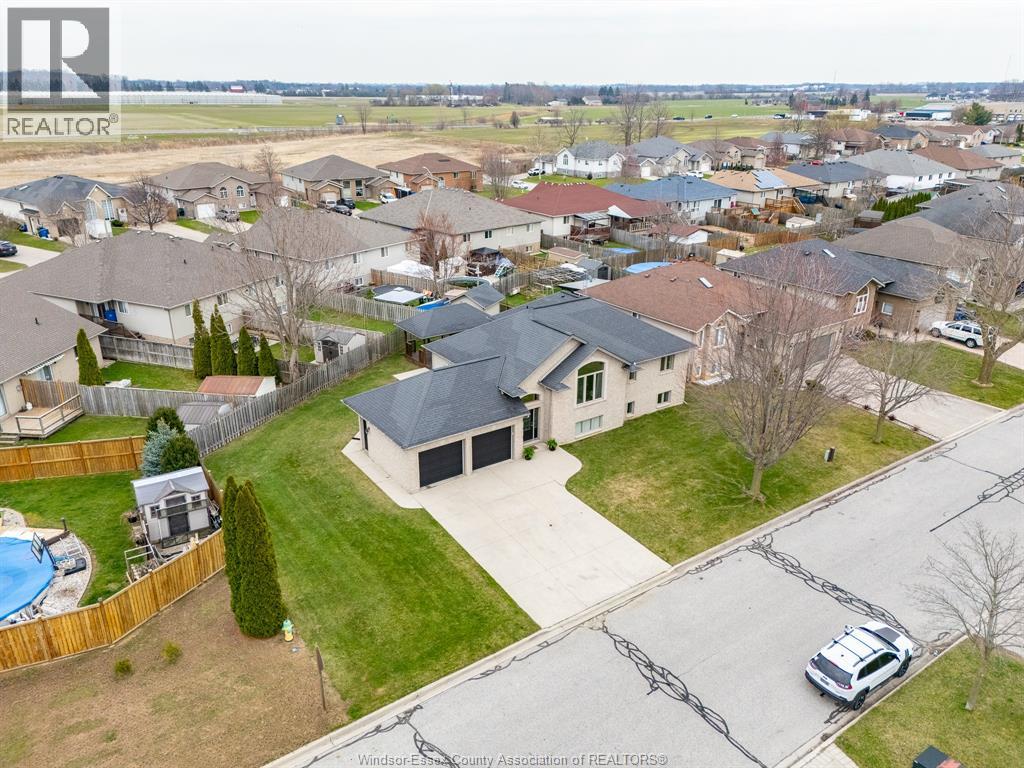 7 Beniuk COURT - 29