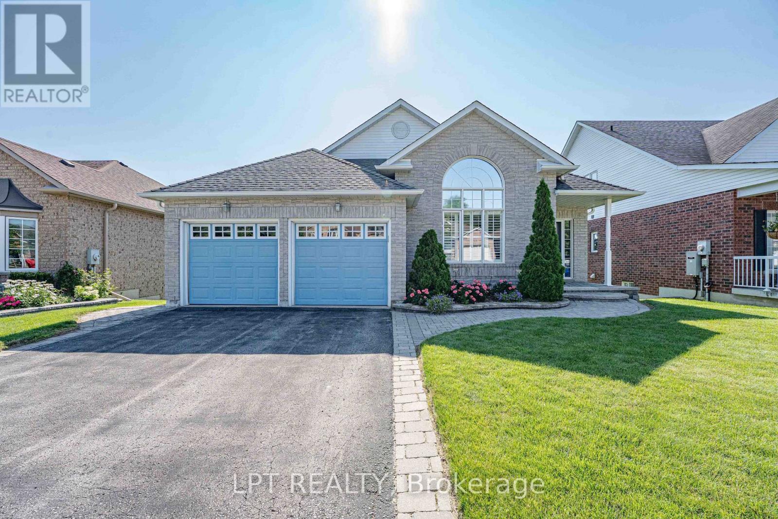 Photo of 219 Waterbury Crescent