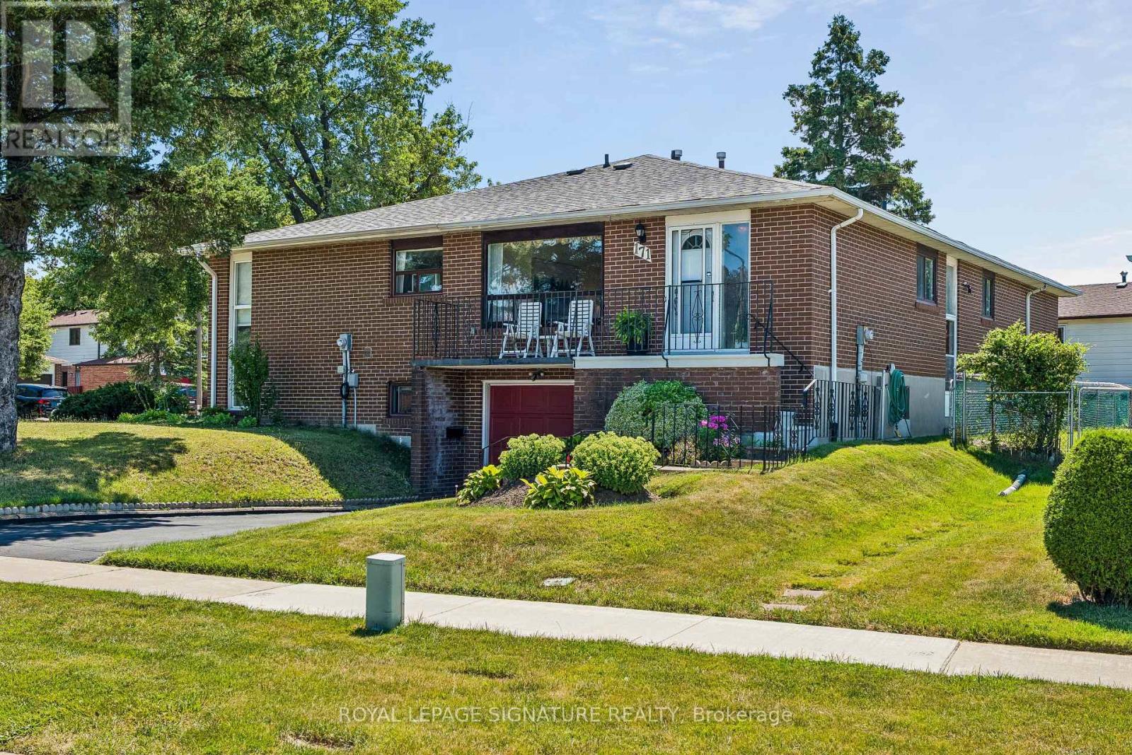 171 PETWORTH CRESCENT - 1