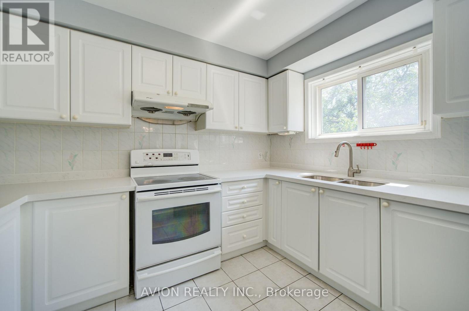 29 CHARRINGTON CRESCENT - 14