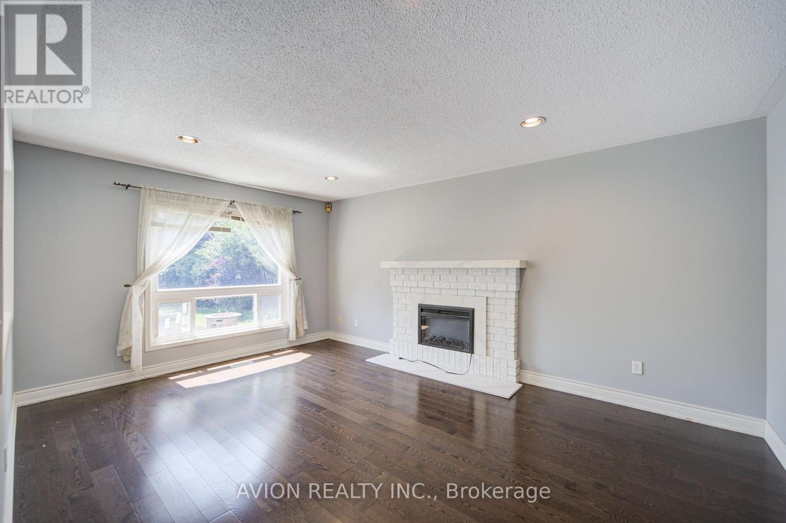 29 CHARRINGTON CRESCENT - 20
