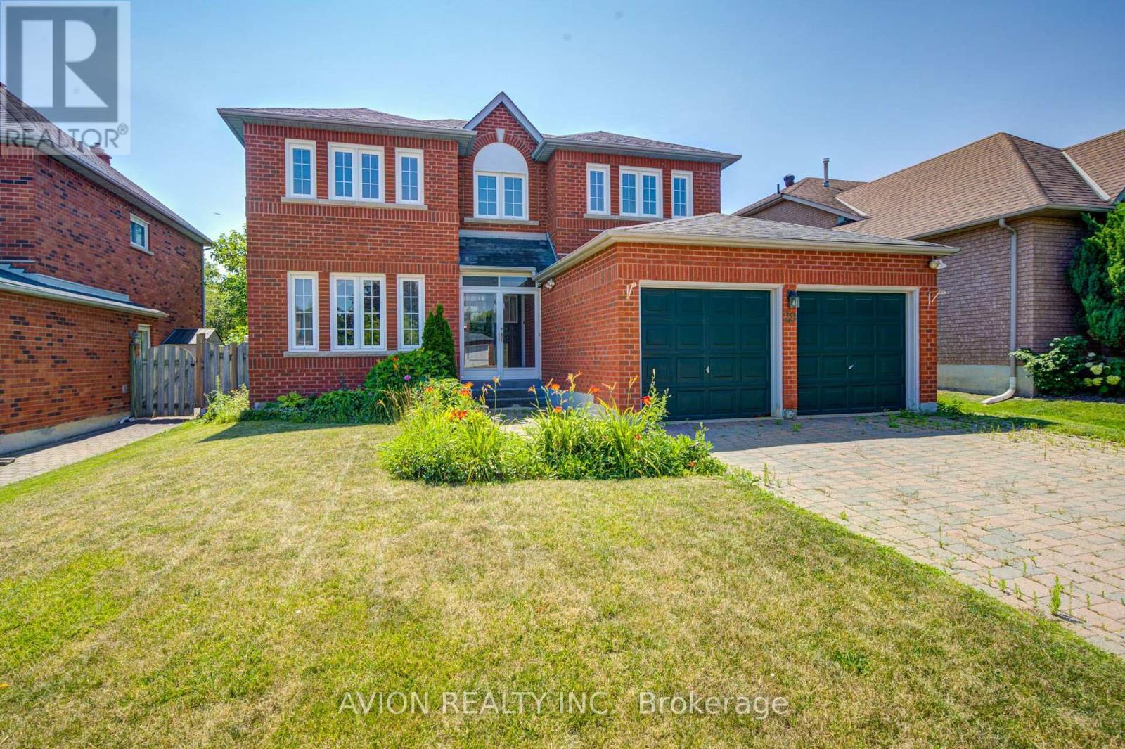 29 CHARRINGTON CRESCENT - 3