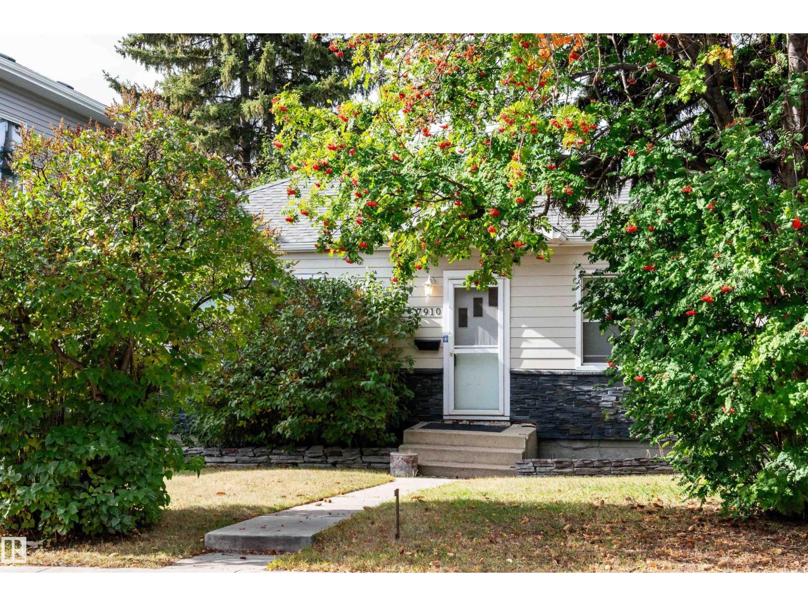 7910 75 ST NW - 3