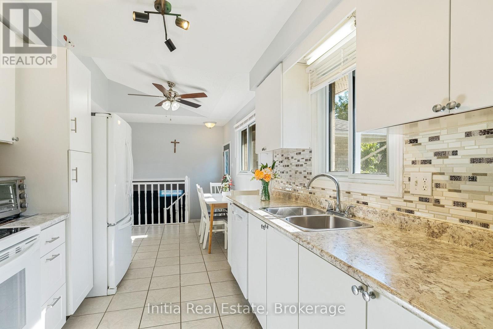 43 SUSSEX CRESCENT - 11