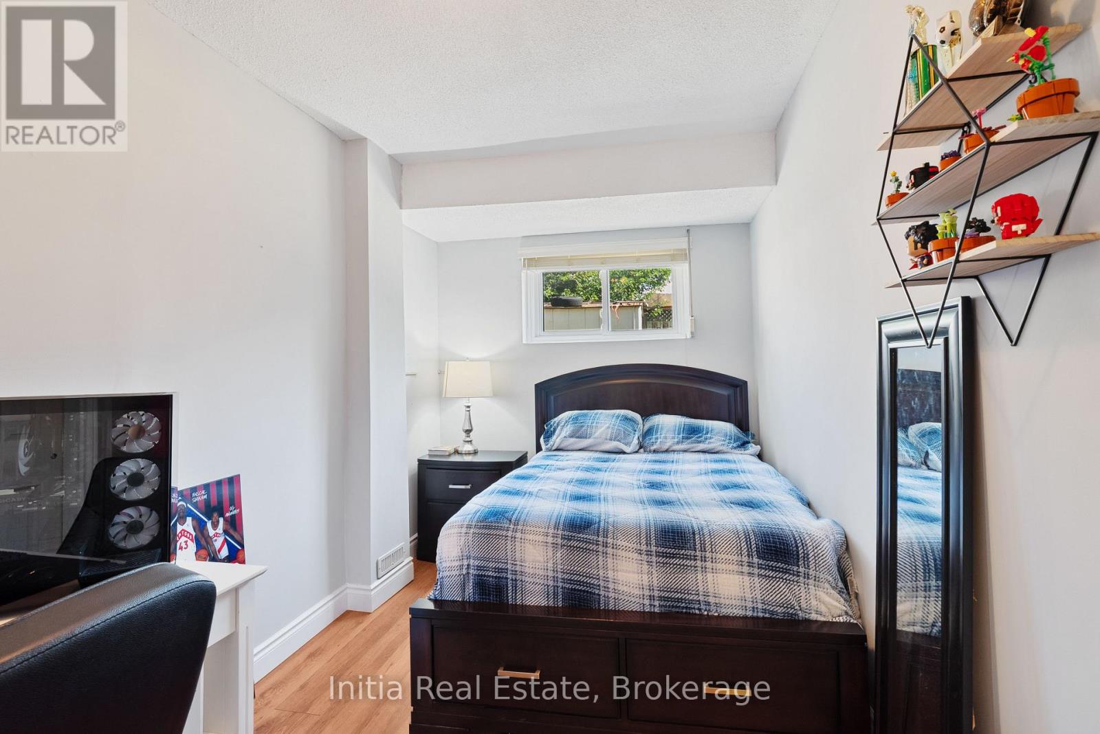 43 SUSSEX CRESCENT - 36