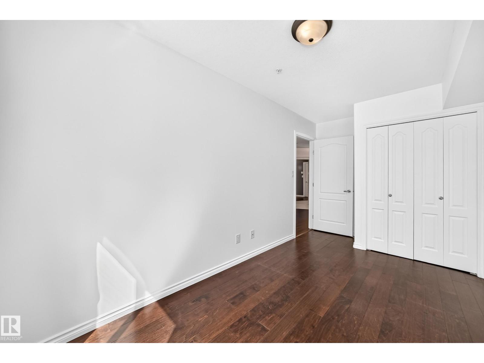 #105 9938 104 ST NW - 26