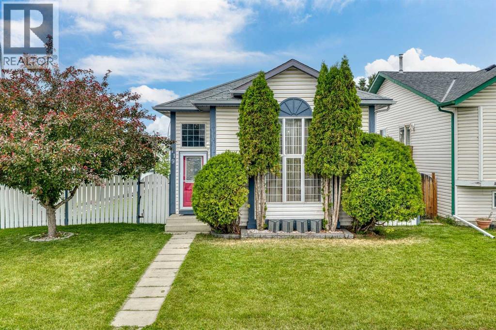 119 Applemont Close SE