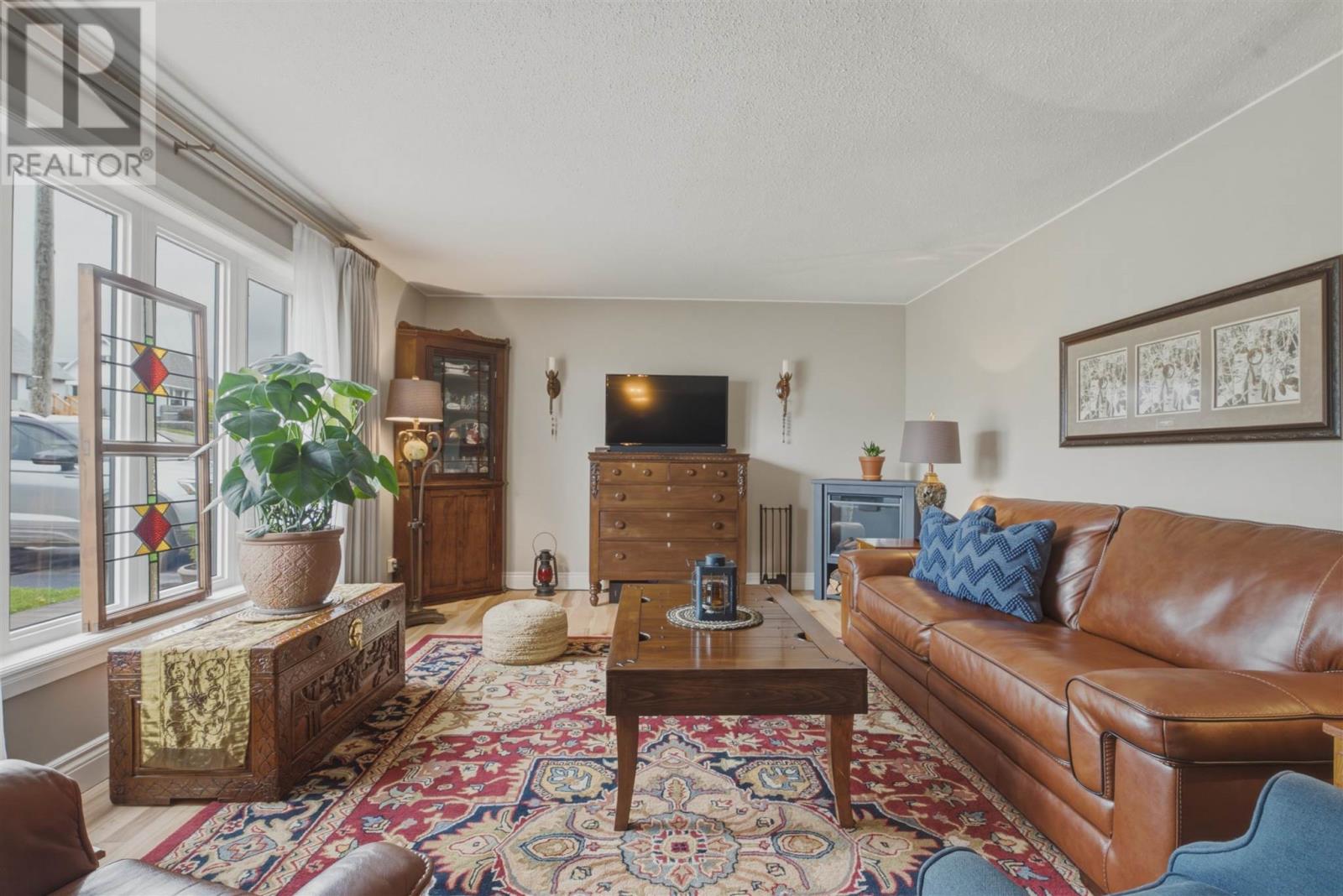 205 Hillside DR S - 4