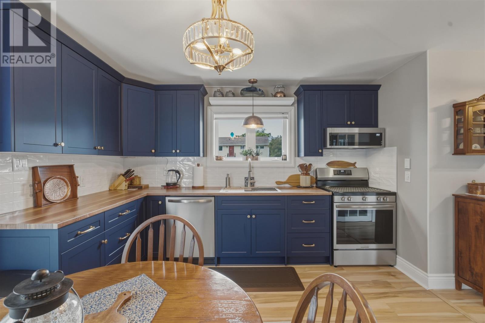 205 Hillside DR S - 8