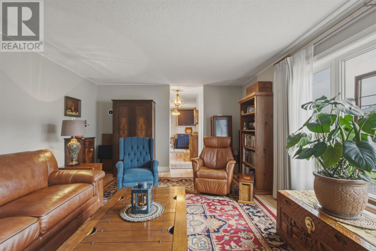 205 Hillside DR S - 5